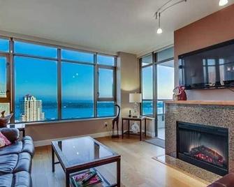 Fabulous City and Bay Views-One month minimum - 圣地亚哥 - 客厅