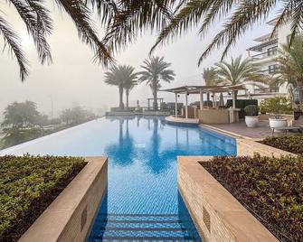 Frank Porter - Ansam Building 1 - Yas Island - 阿布扎比 - 游泳池