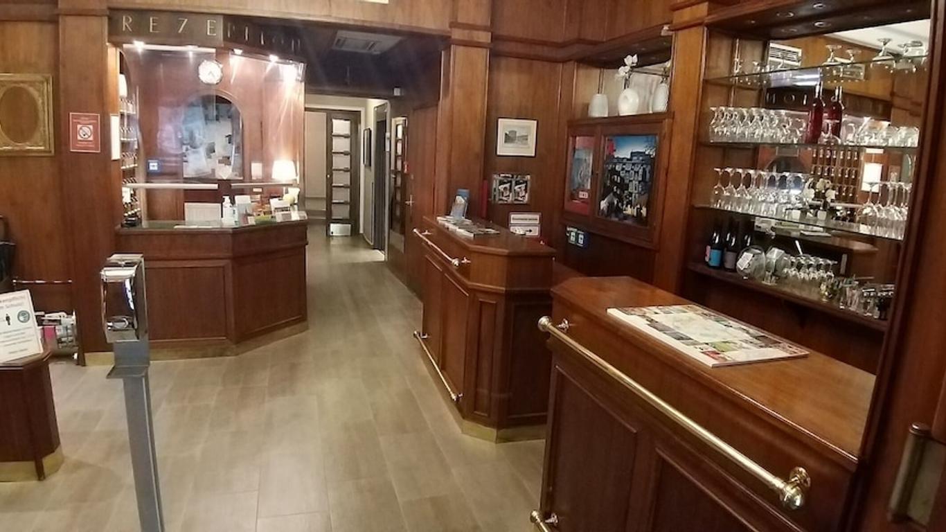 杜米兹尔酒店