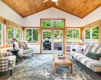 Strasse Ski Chalet Hot Tub Dog-Friendly Skiing - 巴特利特 - 客厅