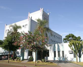 艾娄公寓式酒店 - 隆德里纳 - 建筑