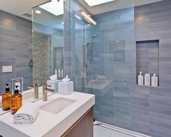 Experience Palm Springs living near Indian Canyons. Las Palmas Oasis, ID #4720 - 棕榈泉 - 浴室