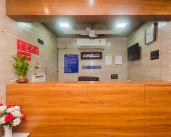 Oyo 19353 Relax Guest House - 孟买 - 柜台