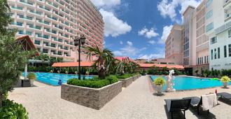 戴薇絲飯店和公寓 - 金边 - 游泳池