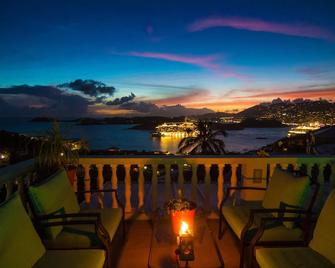 3 Bedroom House and Pool with Spectacular views of Charlotte Amalie Harbor - 圣托马斯岛 - 阳台