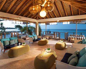Sandals Dunn's River - 欧丘里欧 - 露台