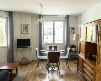 Queyries - Appartement 2 chambres avec Parking - 波尔多 - 餐厅