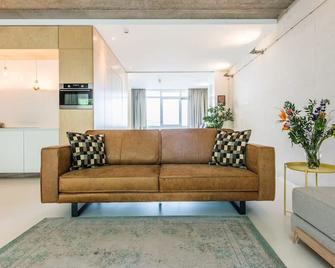 Large One-Bedroom Apartment - 阿姆斯特丹 - 客厅