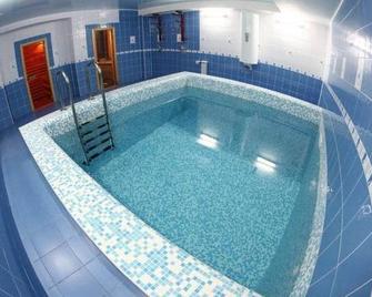 斯沃雅克酒店 - 乌法 - 游泳池