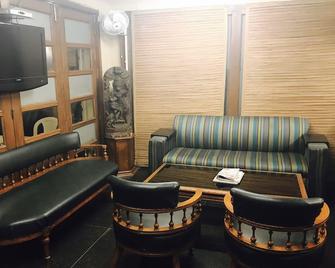 天悦套房住宿加早餐酒店 - 新德里 - 休息厅
