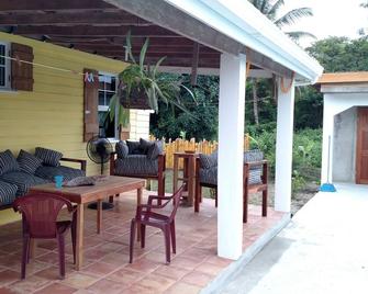 900 sq ft Casita w/Pool for short or long term rental - 蓬塔戈尔达 - 露台