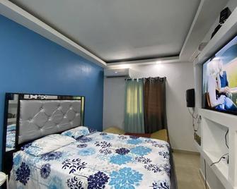 Furnished and comfortable apartment. It is located in a central part - 莫卡 - 睡房