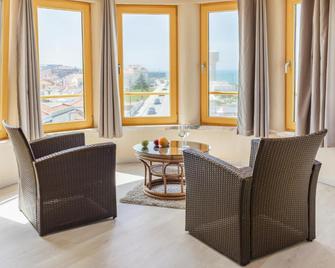 Peniche Beach House - 佩尼谢 - 客厅