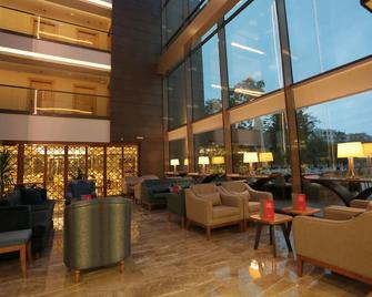 布尔萨瑟基尔吉温德姆华美达温泉 Spa 酒店 - 伯萨 - 休息厅
