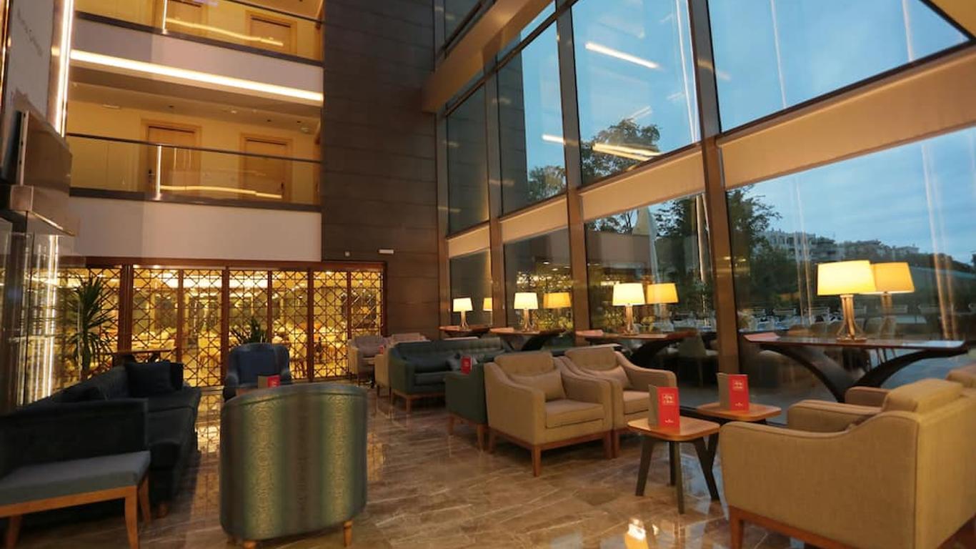 布尔萨瑟基尔吉温德姆华美达温泉 Spa 酒店