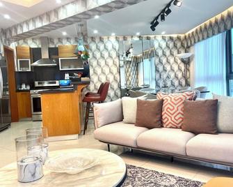 Premium Royalsuite 3bdr Pool - Gym -Saune-Spa - 圣多明各 - 客厅