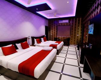 Shiv Rudraksh Resort - 瓦拉纳西 - 睡房