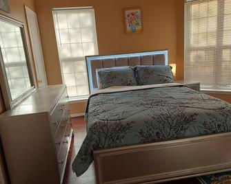 A cozy bedroom in a house in the heart of Bowie Maryland. 10 to 15 minutes to DC - 鲍伊 - 睡房