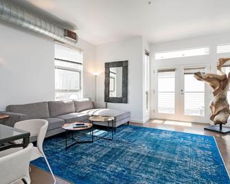 Convention Center Designer Condo-San Diego-Gaslamp-Downtown. - 圣地亚哥 - 客厅