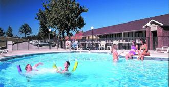 布兰森贝斯特酒店 - 布兰森 - 游泳池