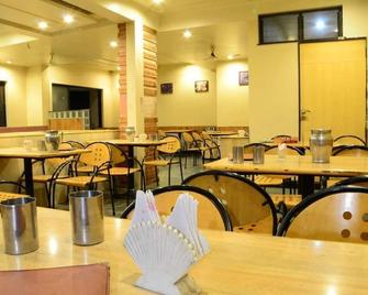 拉吉陵酒店 - 纳西克 - 餐馆