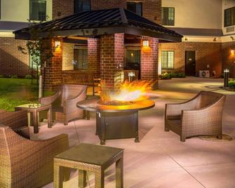 Suite Near the Central Park Rail Station | Free Breakfast Buffet, Pool Access - 丹佛 - 露台