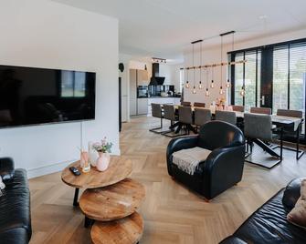 Dutch Design Villa with 6 luxurious bedrooms - 阿姆斯特丹 - 客厅