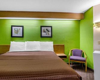 Classic Inn By OYO I- 240 Near Memphis Airport - 孟菲斯 - 睡房