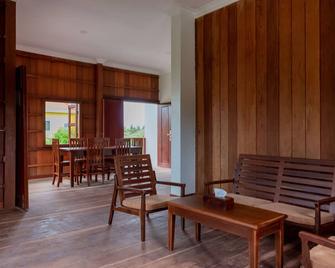Beyond Angkor Homestay - First Floor 2-Bedroom & Living Room - 暹粒 - 客厅