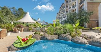 和谐套房大度假村酒店 - 阳光海滩 - 游泳池