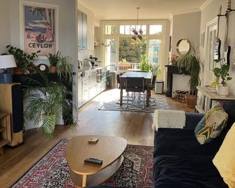 Stylish 2 bed near Amsterdam city centre - 阿姆斯特丹 - 客厅