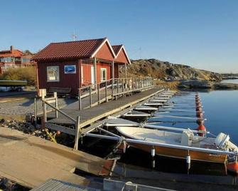 House in Hällsvik with ocean view - 托斯兰达 - 建筑