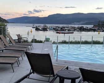 Okanagan Lakeside resort living! Pools, lake, beaches and sun! - 弗农 - 游泳池