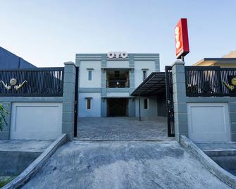 Oyo998拉阿納伊斯蘭公寓 - 泗水 - 建筑