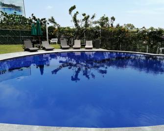 HS 霍特森智能查帕拉酒店 - Chapala - 游泳池
