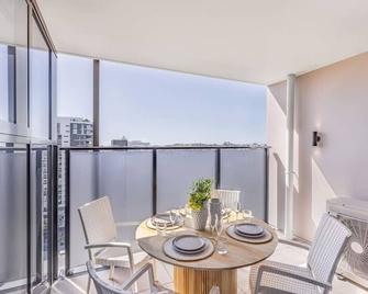 Conveniently located 2BR apt with rooftop pool at Milt - 布里斯班 - 阳台