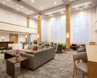 Staybridge Suites 圣贝纳迪诺洛马琳达 by IHG - 圣贝纳迪诺 - 休息厅
