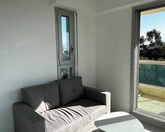 Magnifique Studio Front de mer à Cannes - 戛纳 - 客厅