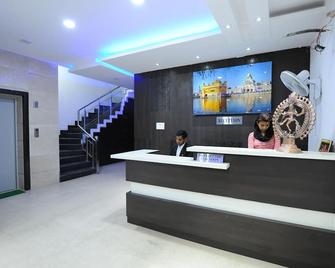 OYO 4038 酒店胜利者旅馆 - 阿姆利则 - 柜台