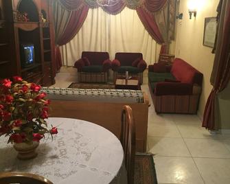 2 Air Conditioned Furnished Apartment - 吉萨 - 餐馆