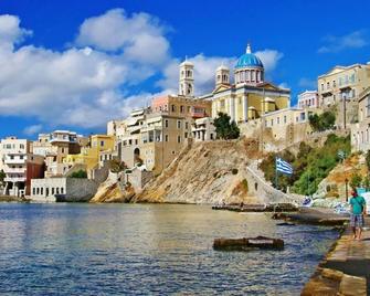 Traditional Medieval Stone house in 'Ano Syros' - 埃尔穆波利 - 建筑