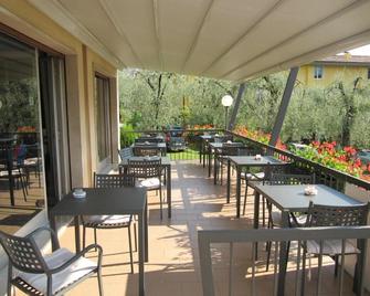 Hotel Carlo - 布冷佐奈 - 餐馆