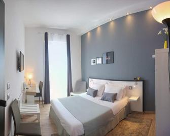 Standard Double Room Standard Rate - 切法卢 - 睡房