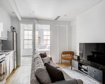 Gorgeous LES 2BR w/ W/D, walk to SoHo & Nolita, by Blueground - 纽约 - 客厅