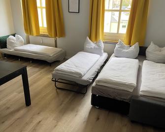 Wohnung mit Garagenparkplatz an U-Bahnstation - 慕尼黑 - 睡房