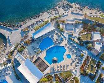 娜娜金色海滩酒店 - 式 - 赫索尼索斯 - 游泳池