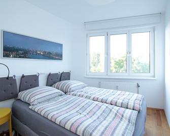 Bright Apartment With Water Views - Wheelchair Accessible - 柏林 - 睡房