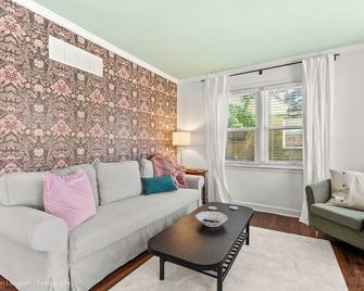 Quiet East Memphis Duplex The Green Hous - 孟菲斯 - 客厅