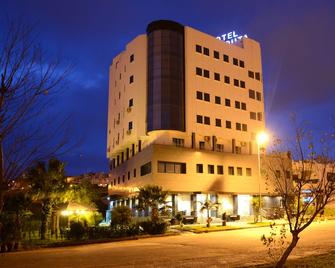 伊尔雅库塔酒店 - 得土安 - 建筑