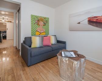 Espace Couronne By Hébergements DCL - 魁北克市 - 客厅
